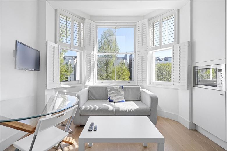  bedroom flat, Colville Gardens, Notting Hill W11 - Available
