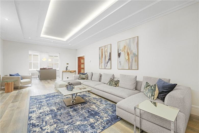 2 bedroom flat, Queen's Gate, South Kensington SW7 - Available