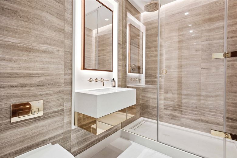 3 bedroom flat, Lancer Square, Kensington W8 - Available