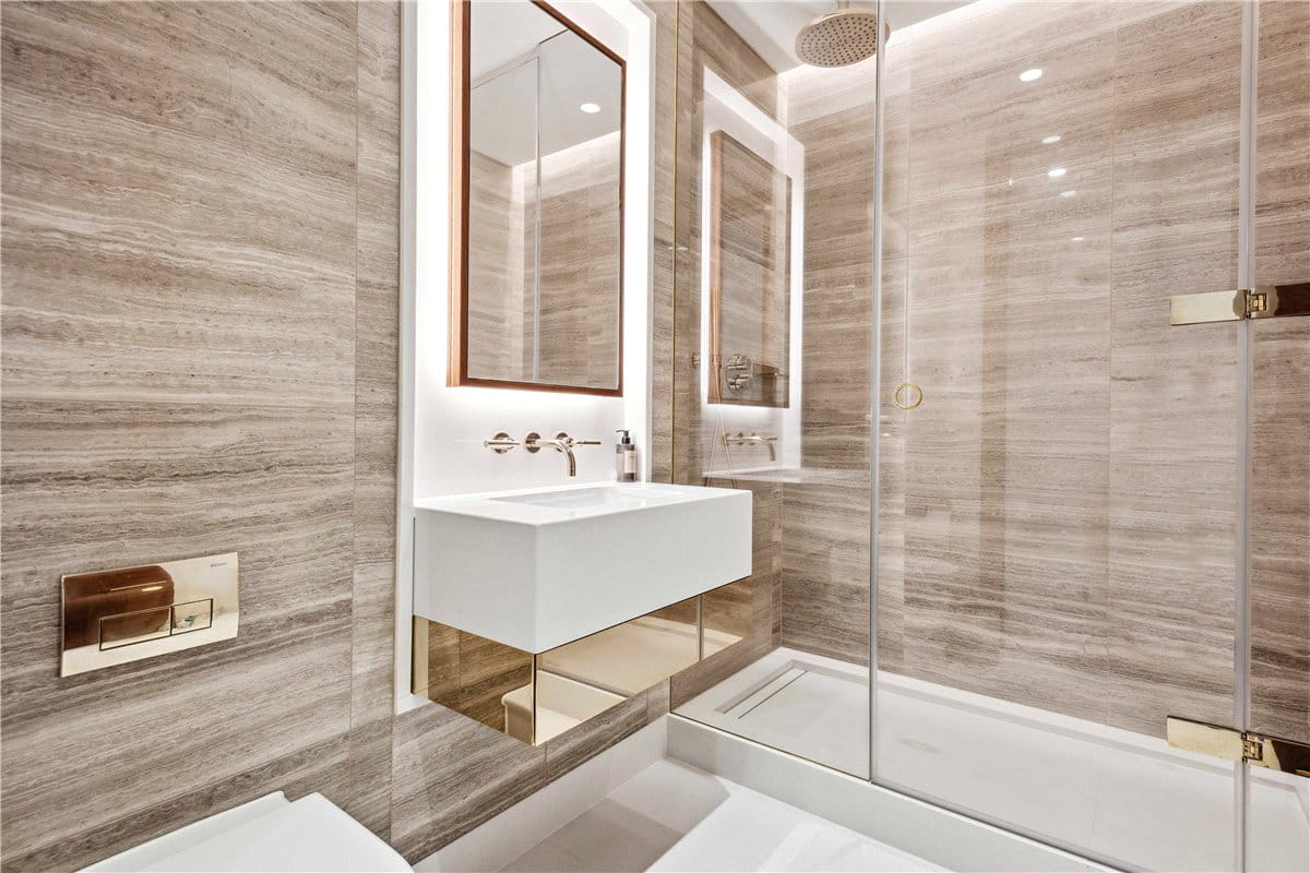 3 bedroom flat, Lancer Square, Kensington W8 - Available