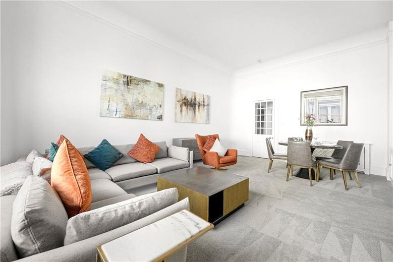 2 bedroom flat, Ennismore Gardens, Knightsbridge SW7 - Available