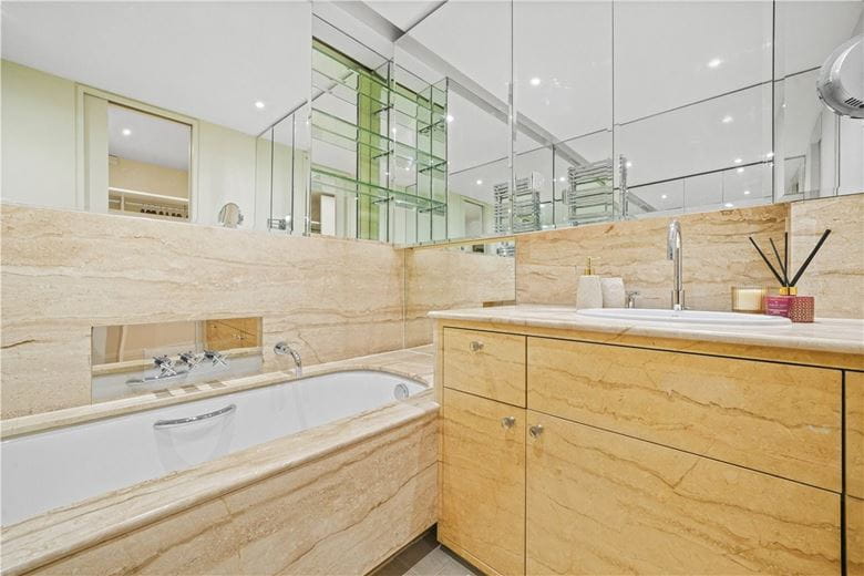 3 bedroom flat, Gloucester Square, Hyde Park Estate W2 - Available