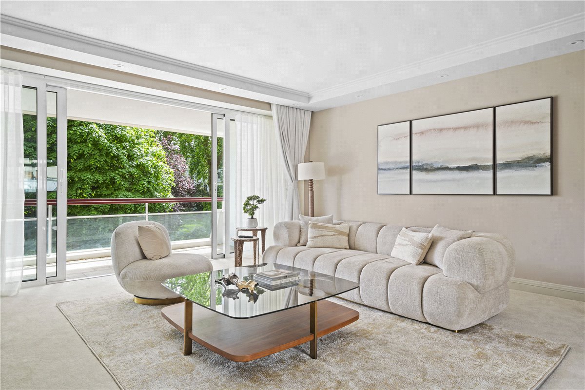 3 bedroom flat, Gloucester Square, Hyde Park Estate W2 - Available