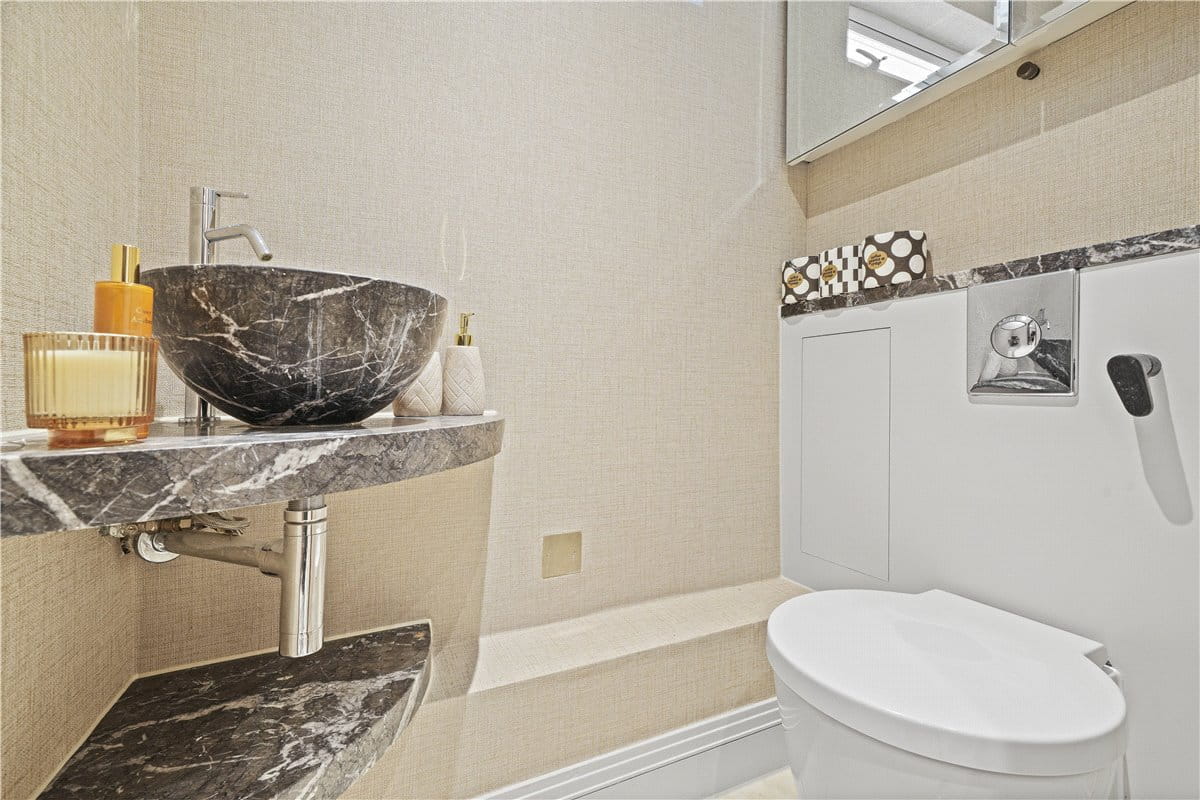 3 bedroom flat, Gloucester Square, Hyde Park Estate W2 - Available