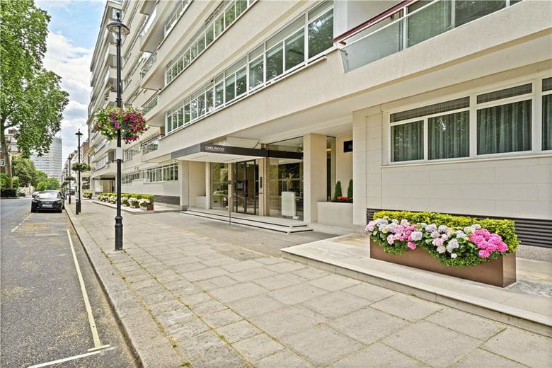 3 bedroom flat, Gloucester Square, Hyde Park Estate W2 - Available