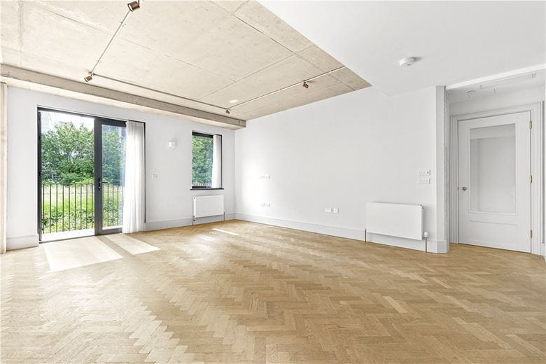 2 bedroom flat, Latimer Road, London W10 - Available