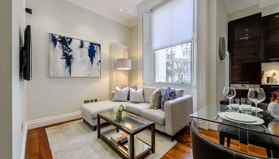 1 bedroom flat, Kensington Gardens Square, London W2 - Available
