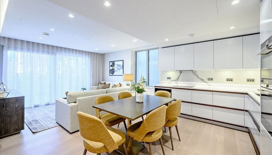 3 bedroom flat, Edgware Road, London W2 - Available