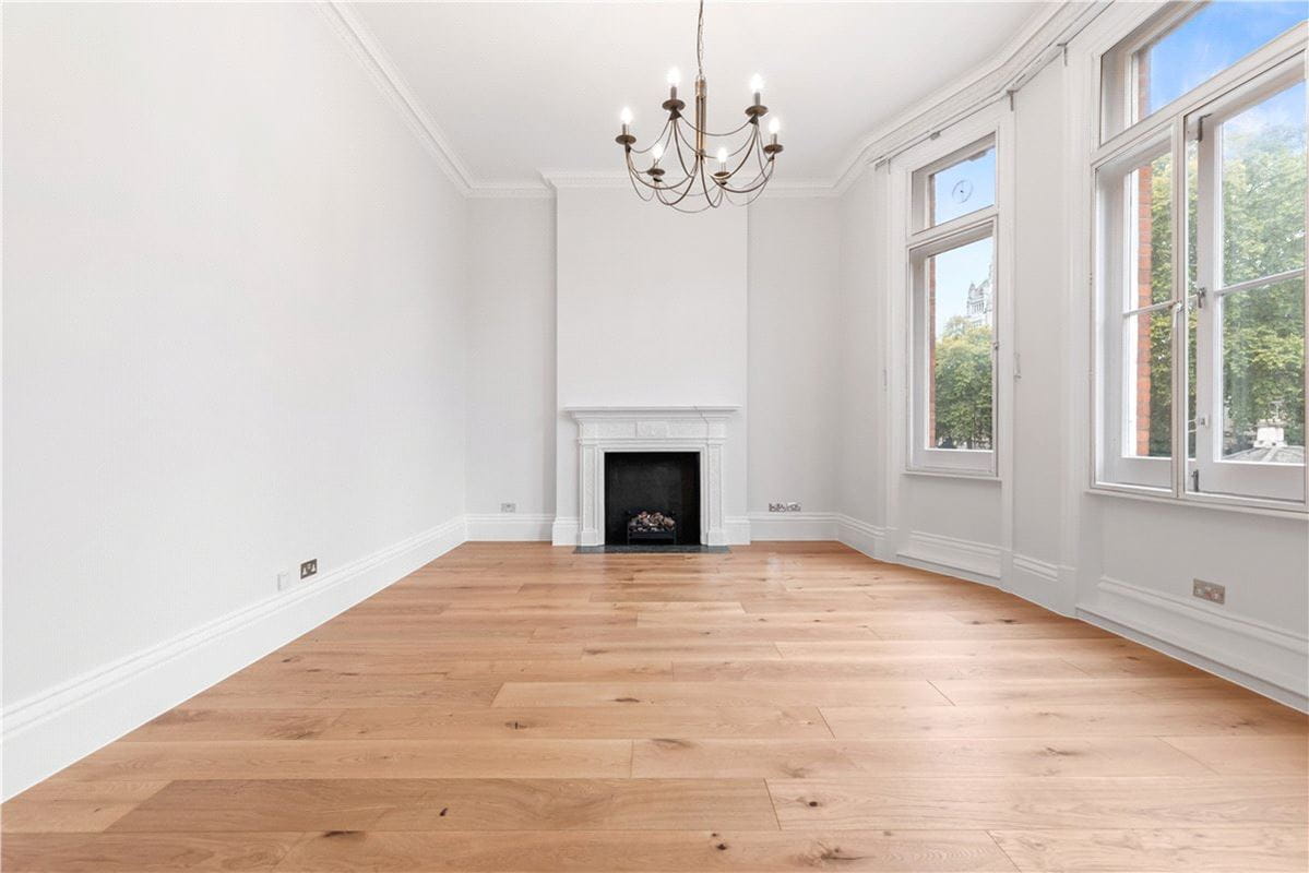 3 bedroom maisonette, Egerton Gardens, Knightsbridge SW3 - Available