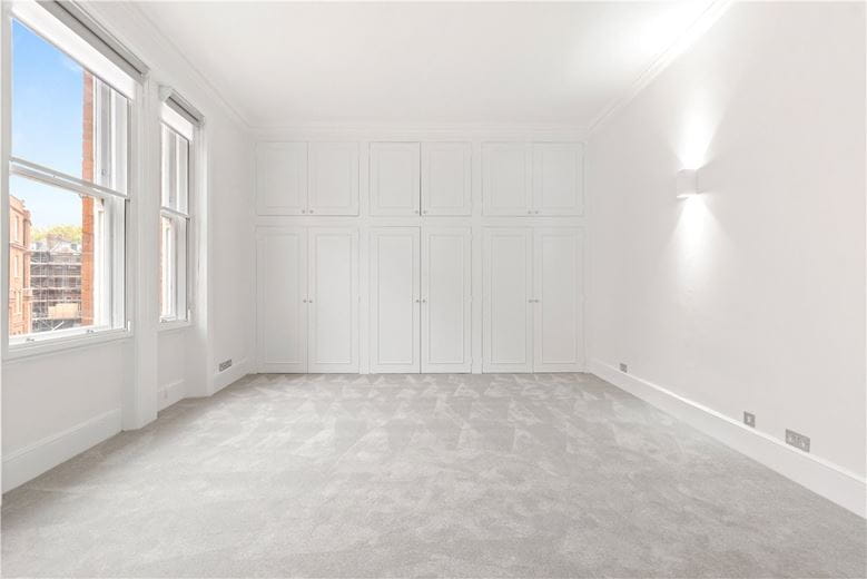 3 bedroom maisonette, Egerton Gardens, Knightsbridge SW3 - Available