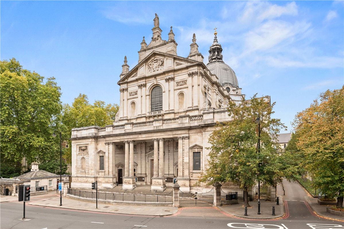 3 bedroom maisonette, Egerton Gardens, Knightsbridge SW3 - Available