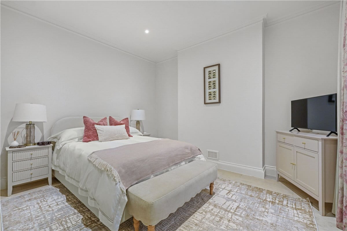 6 bedroom house, Ennismore Gardens, Knightsbridge SW7 - Available