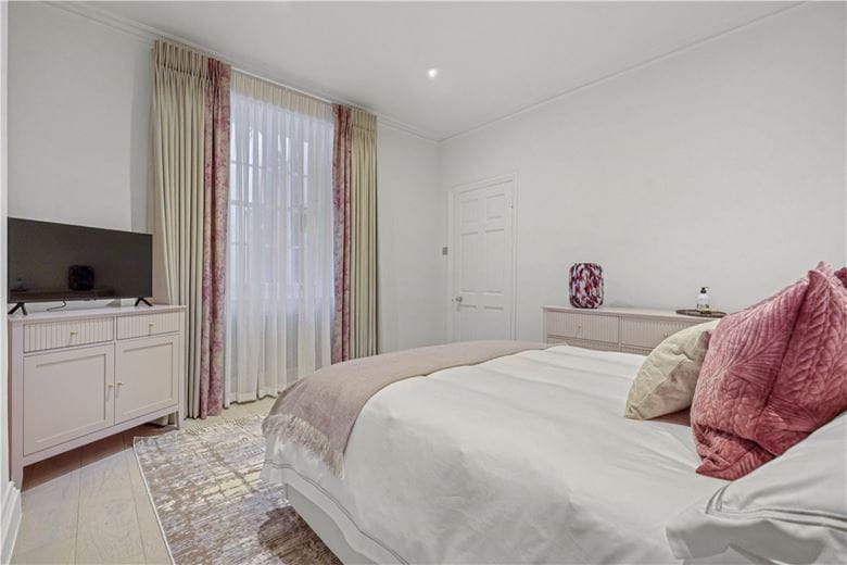 6 bedroom house, Ennismore Gardens, Knightsbridge SW7 - Available