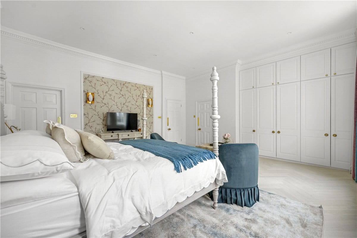 6 bedroom house, Ennismore Gardens, Knightsbridge SW7 - Available