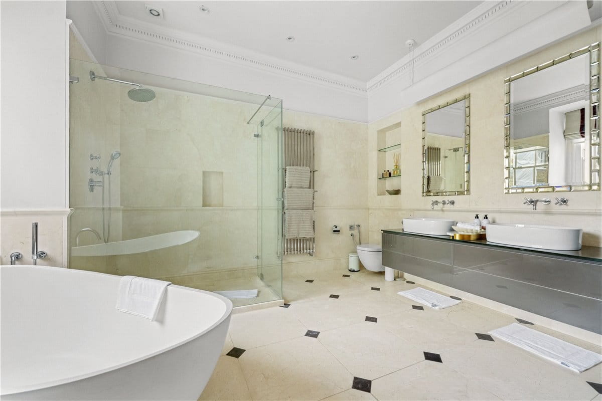 6 bedroom house, Ennismore Gardens, Knightsbridge SW7 - Available