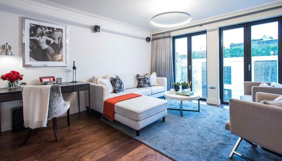 2 bedroom flat, Fulham Road, London SW3 - Available