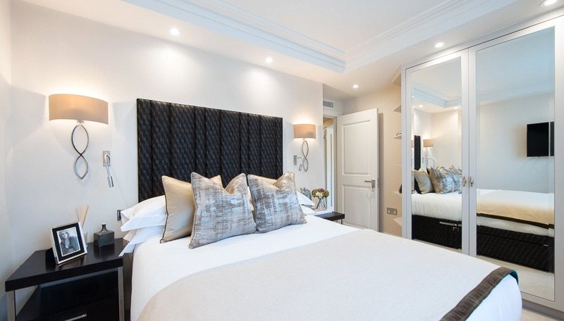 2 bedroom flat, Fulham Road, London SW3 - Available