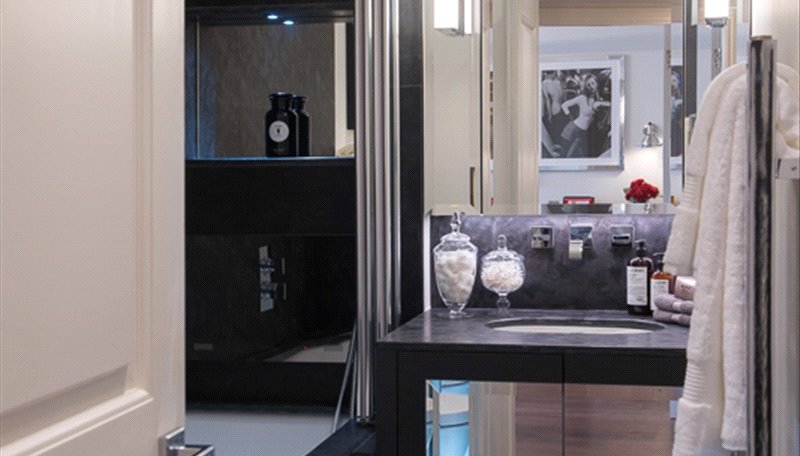 2 bedroom flat, Fulham Road, London SW3 - Available