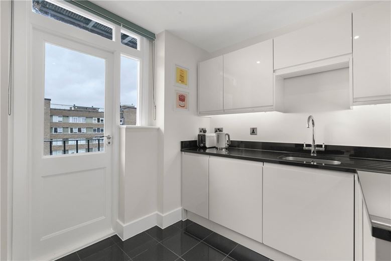 3 bedroom flat, Sussex Gardens, Lancaster Gate W2 - Available