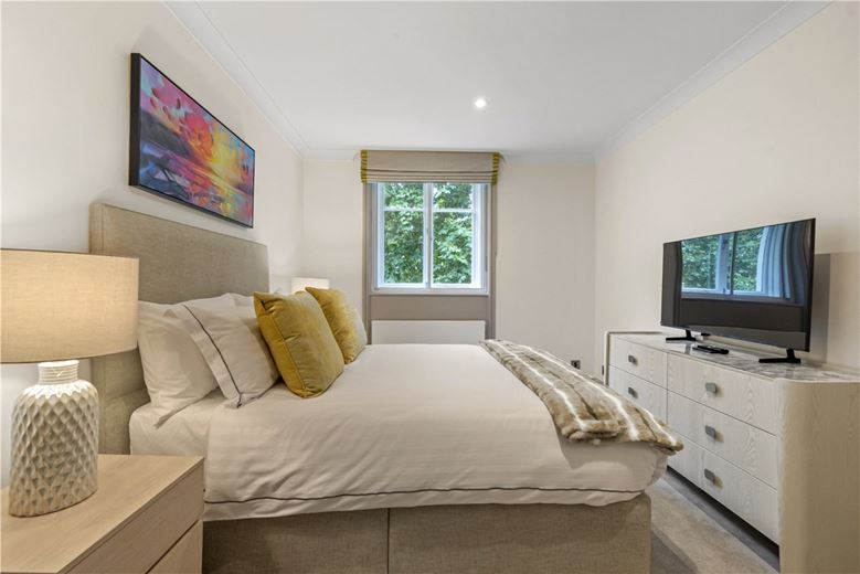 3 bedroom flat, Sussex Gardens, Lancaster Gate W2 - Available
