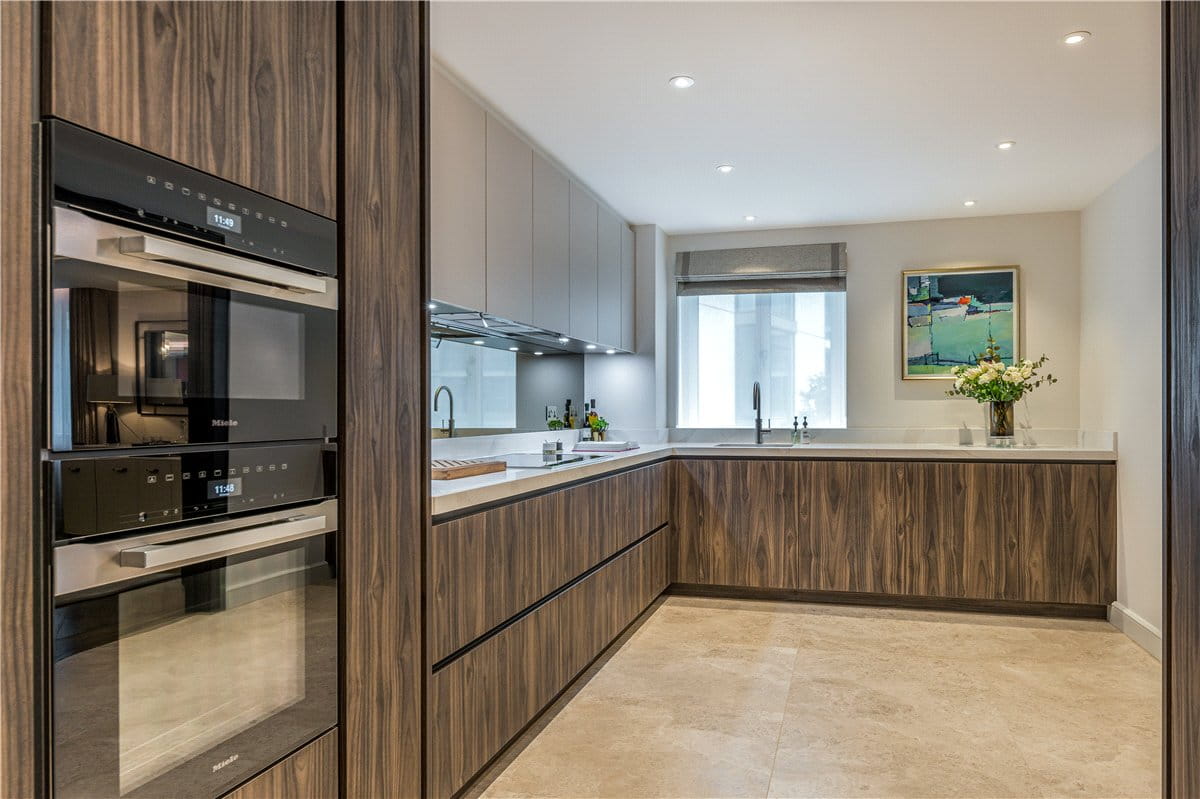 2 bedroom flat, Lancelot Place, Knightsbridge SW7 - Available