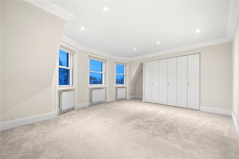 4 bedroom maisonette, Egerton Gardens, Knightsbridge SW3 - Available