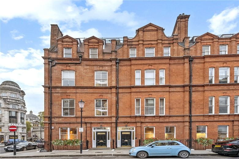 4 bedroom maisonette, Egerton Gardens, Knightsbridge SW3 - Available