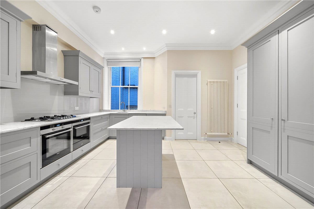 4 bedroom maisonette, Egerton Gardens, Knightsbridge SW3 - Available