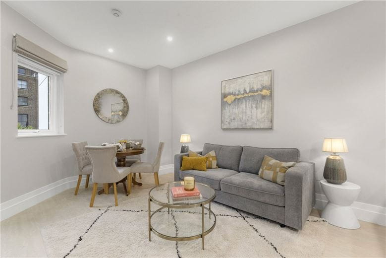 2 bedroom flat, Westbourne Grove, Bayswater W2 - Available