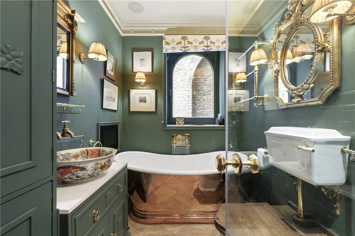 2 bedroom flat, Pembridge Square, Notting Hill Gate W2 - Available