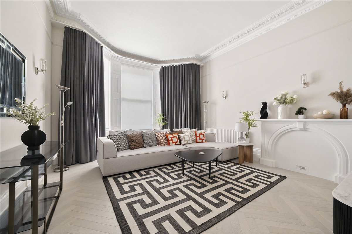 4 bedroom flat, Southwell Gardens, South Kensington SW7 - Available