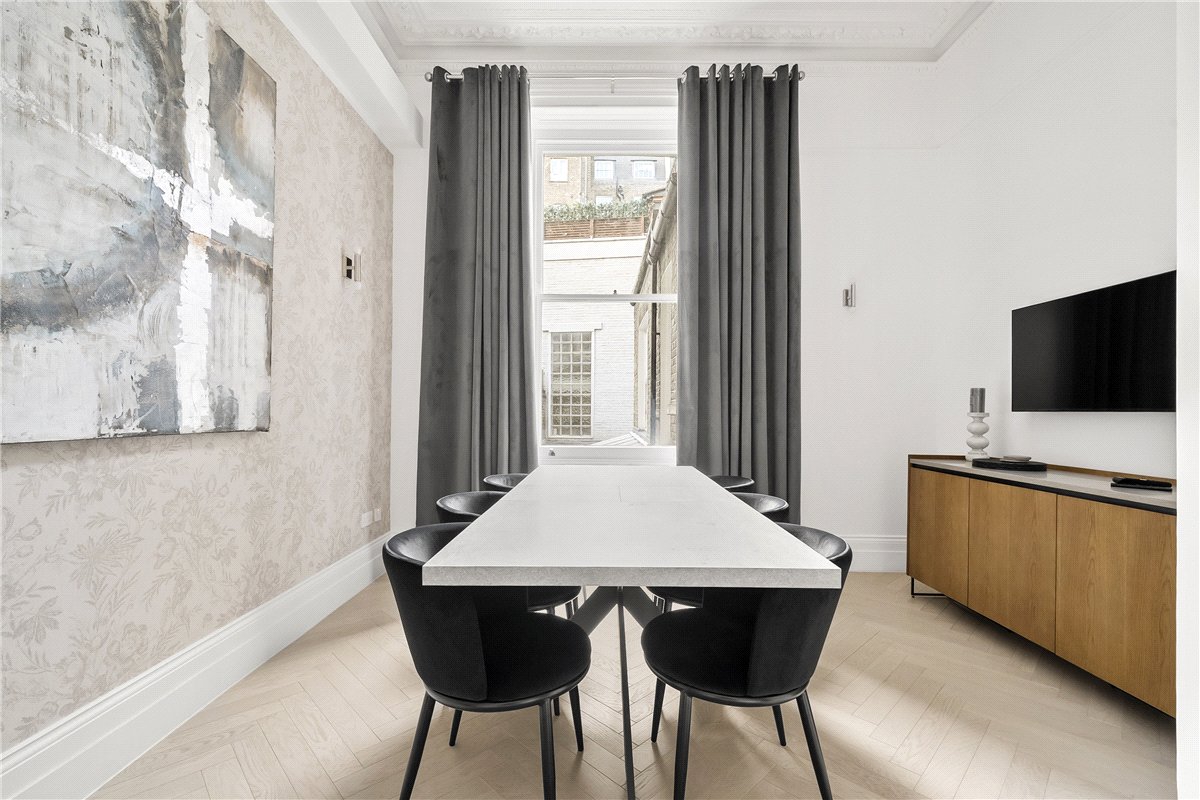 4 bedroom flat, Southwell Gardens, South Kensington SW7 - Available