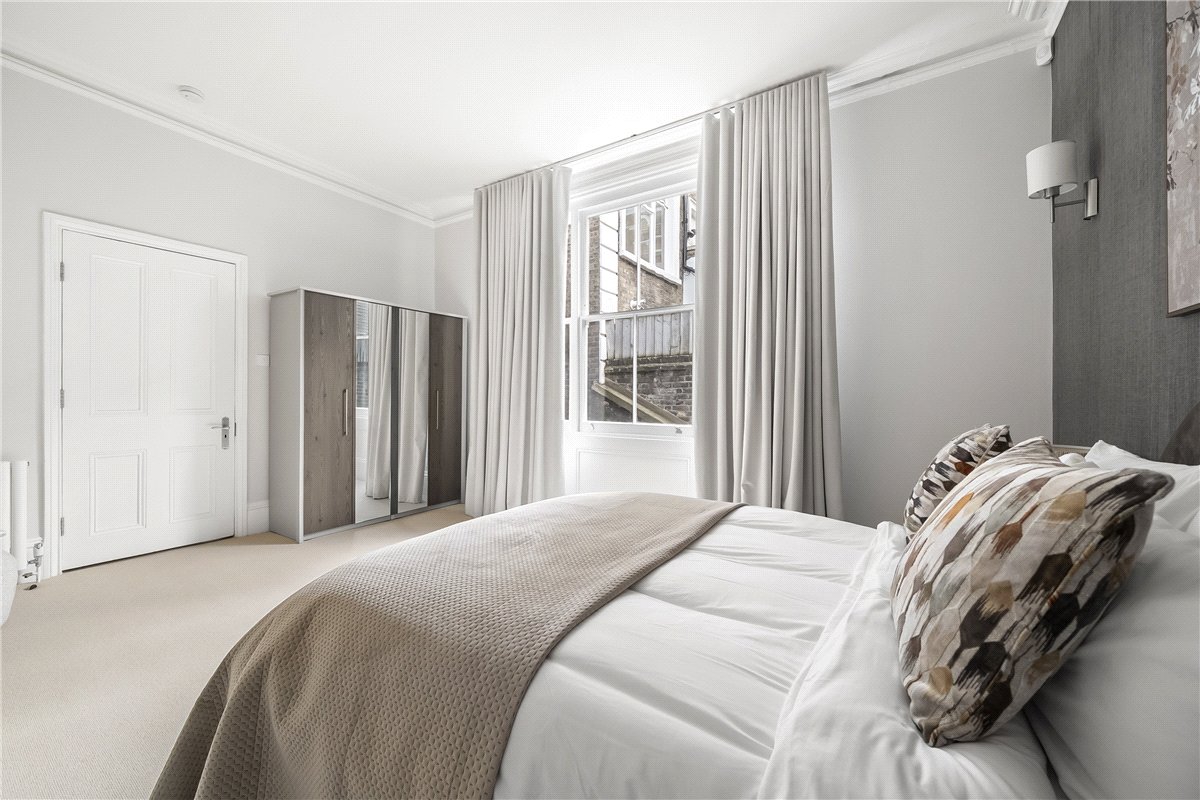 4 bedroom flat, Southwell Gardens, South Kensington SW7 - Available