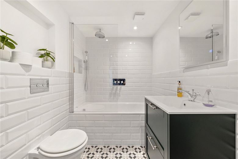 4 bedroom flat, Southwell Gardens, South Kensington SW7 - Available