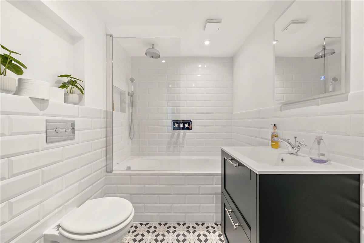 4 bedroom flat, Southwell Gardens, South Kensington SW7 - Available