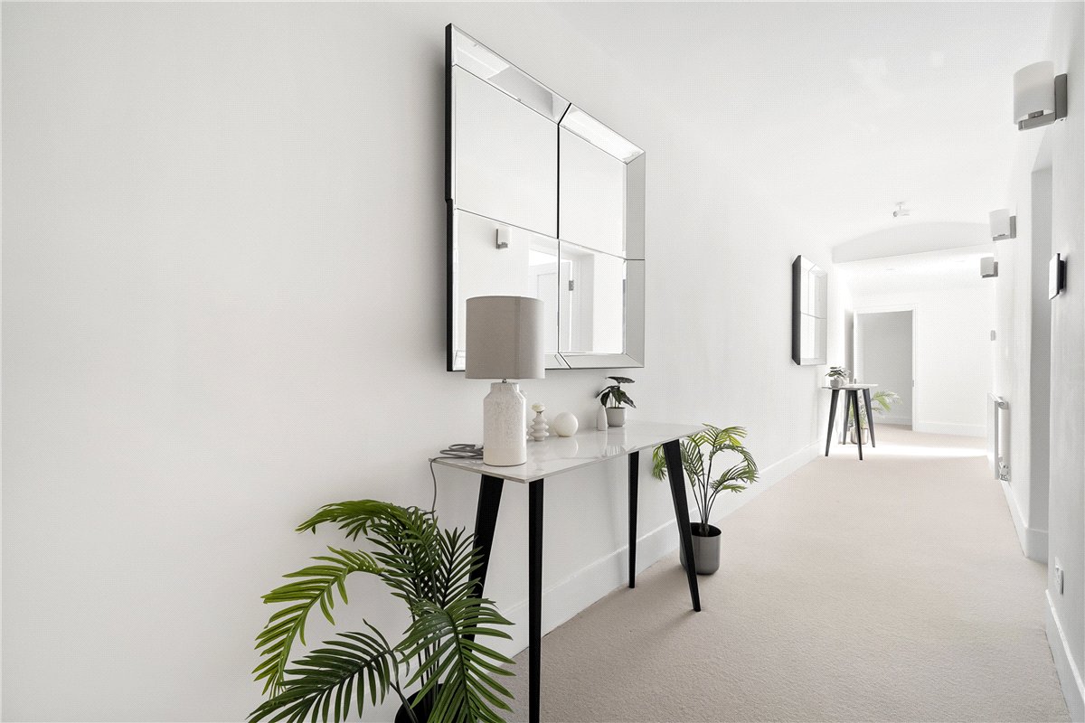 4 bedroom flat, Southwell Gardens, South Kensington SW7 - Available