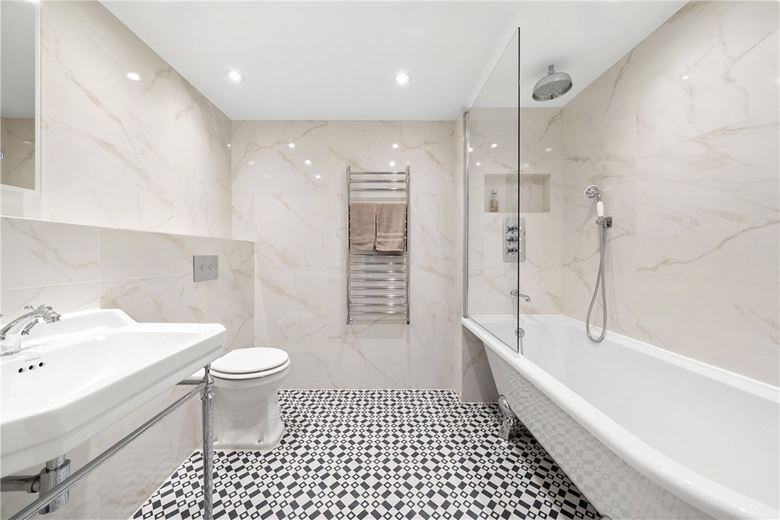 4 bedroom flat, Southwell Gardens, South Kensington SW7 - Available