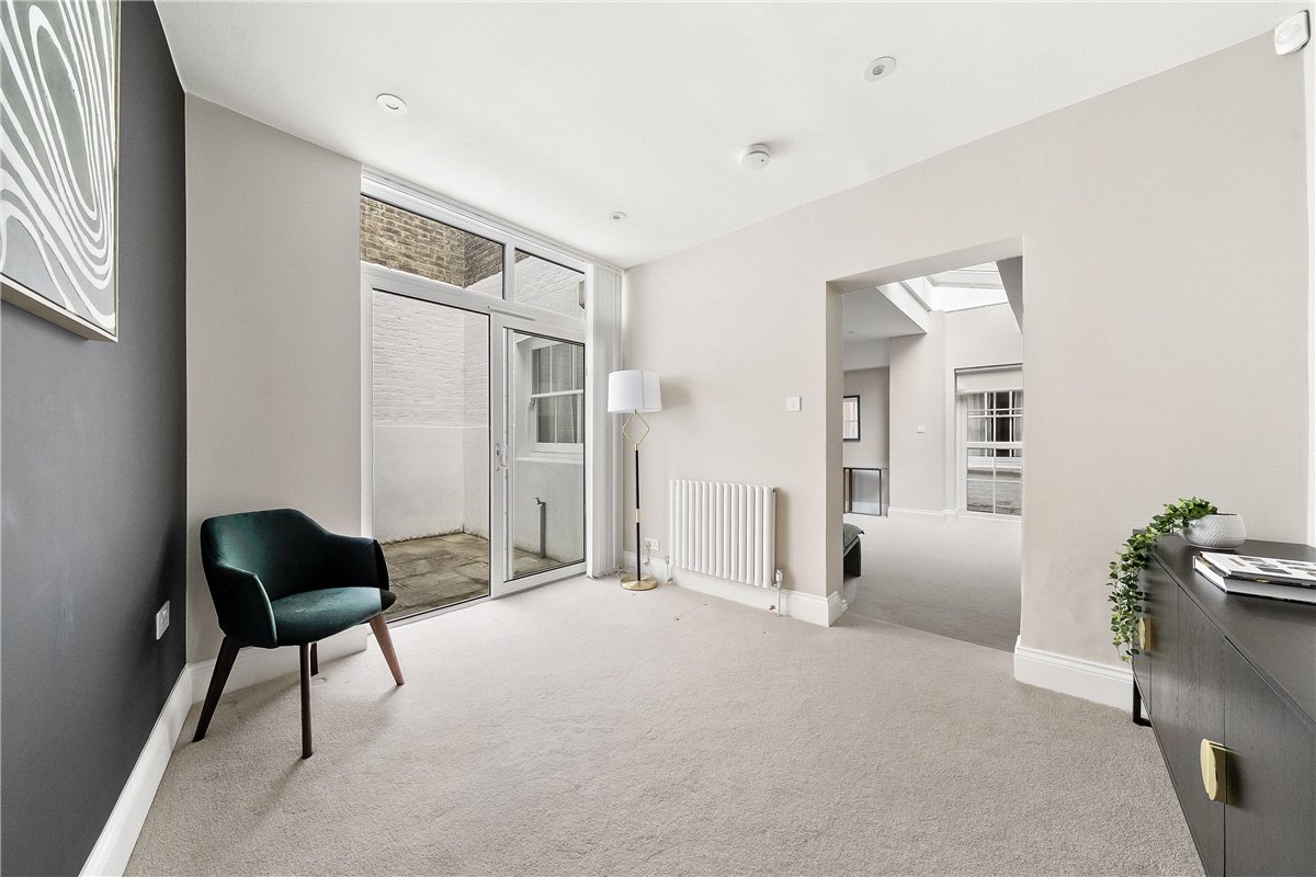 4 bedroom flat, Southwell Gardens, South Kensington SW7 - Available