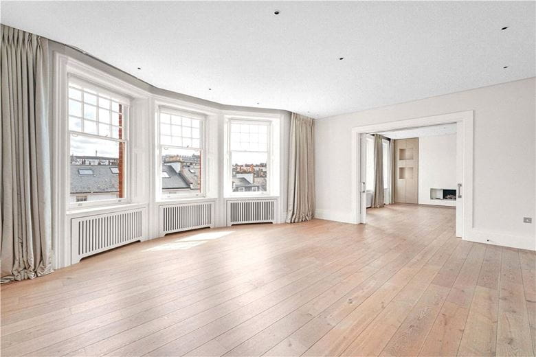 4 bedroom flat, Wynnstay Gardens, Allen Street W8 - Available