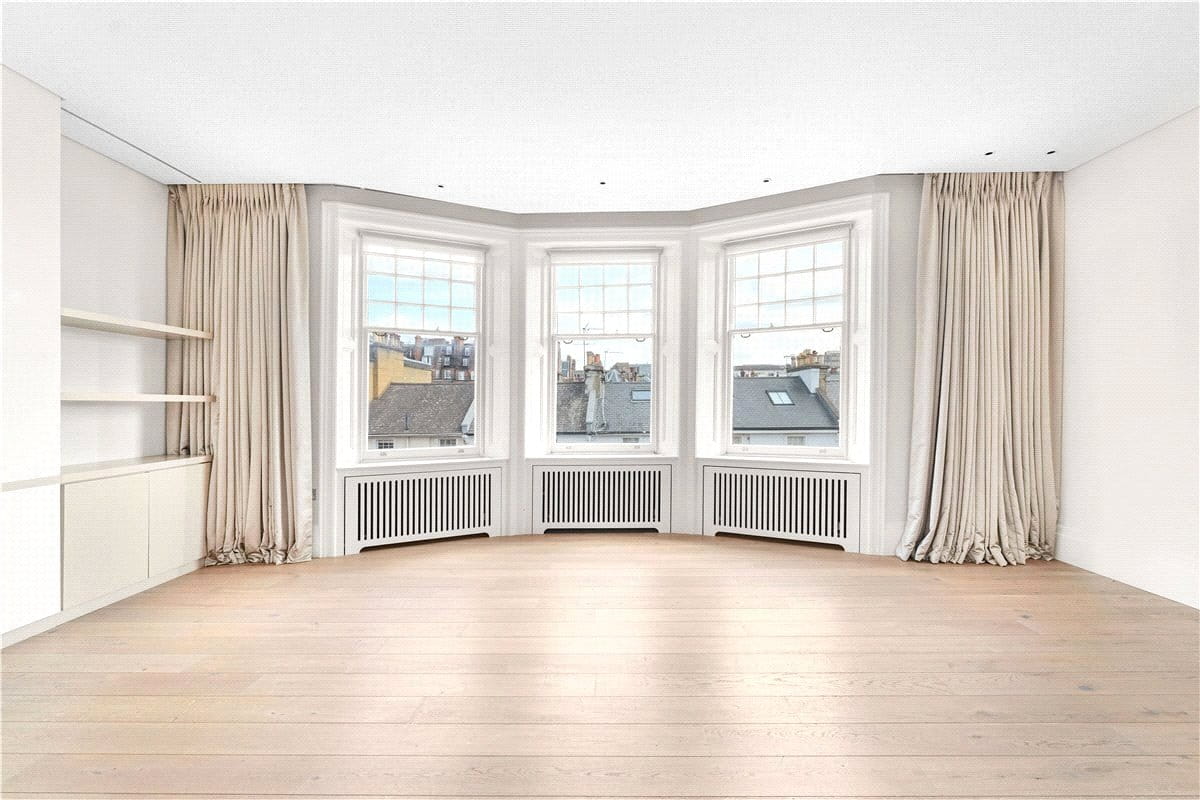 4 bedroom flat, Wynnstay Gardens, Allen Street W8 - Available