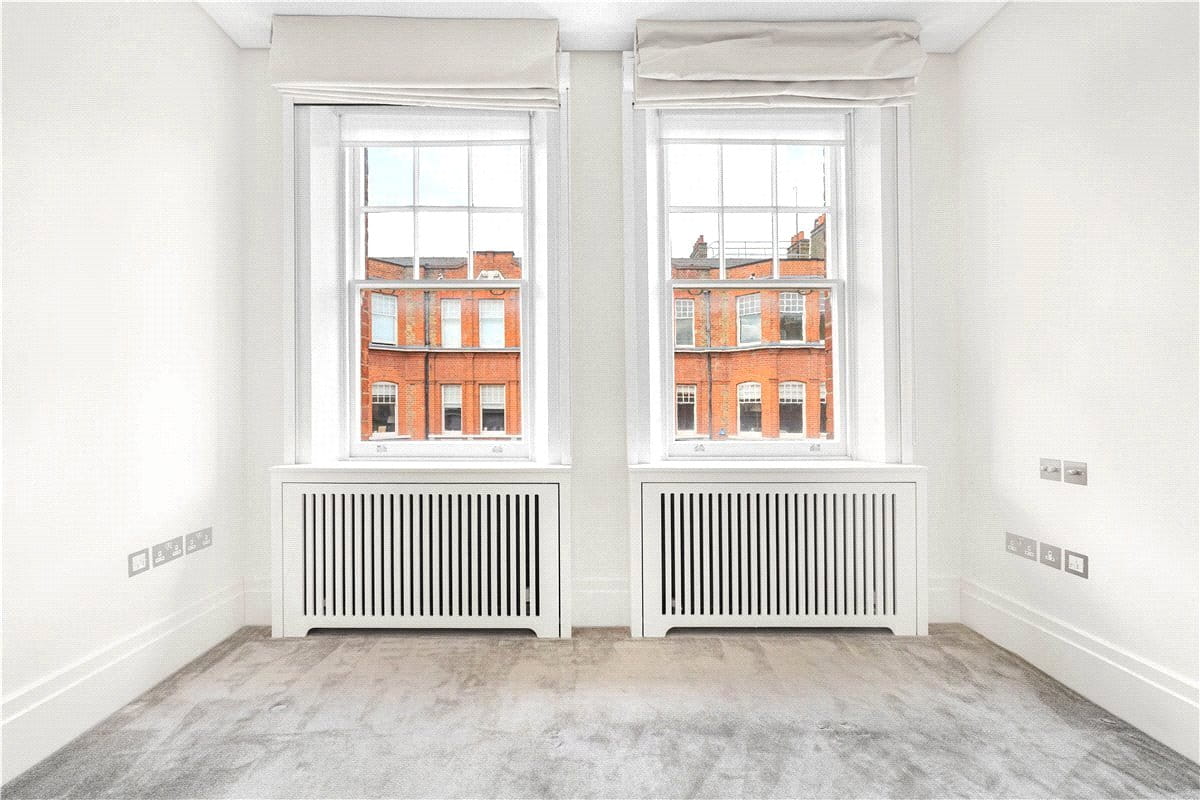 4 bedroom flat, Wynnstay Gardens, Allen Street W8 - Available