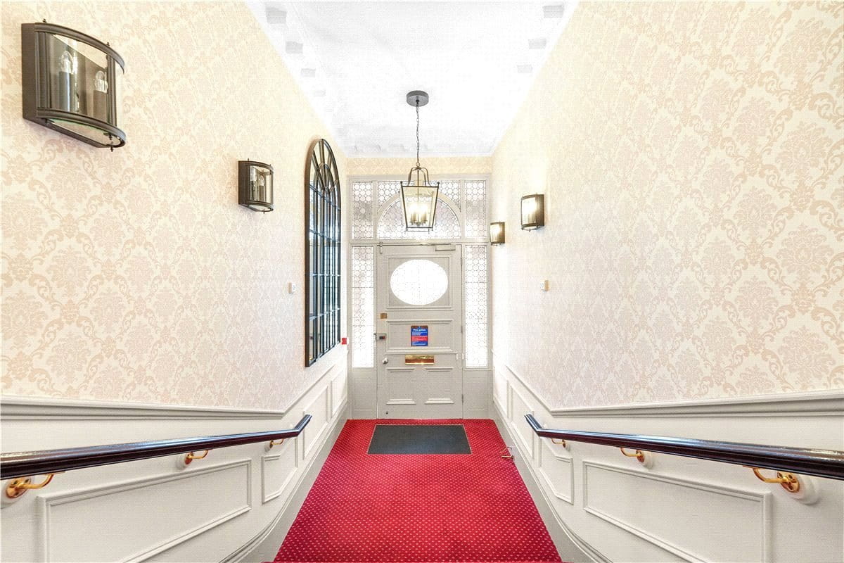 4 bedroom flat, Wynnstay Gardens, Allen Street W8 - Available