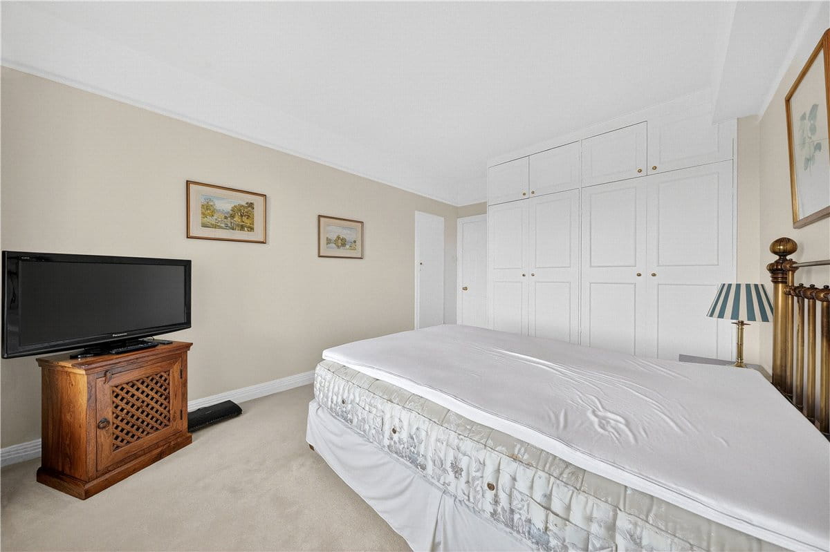 2 bedroom flat, York House, 1 Turks Row SW3 - Available