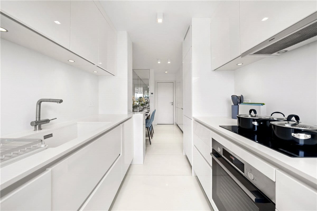 4 bedroom flat, Kingston House South, Ennismore Gardens SW7 - Available