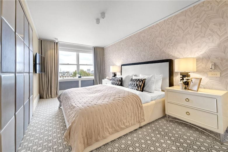 4 bedroom flat, Kingston House South, Ennismore Gardens SW7 - Available