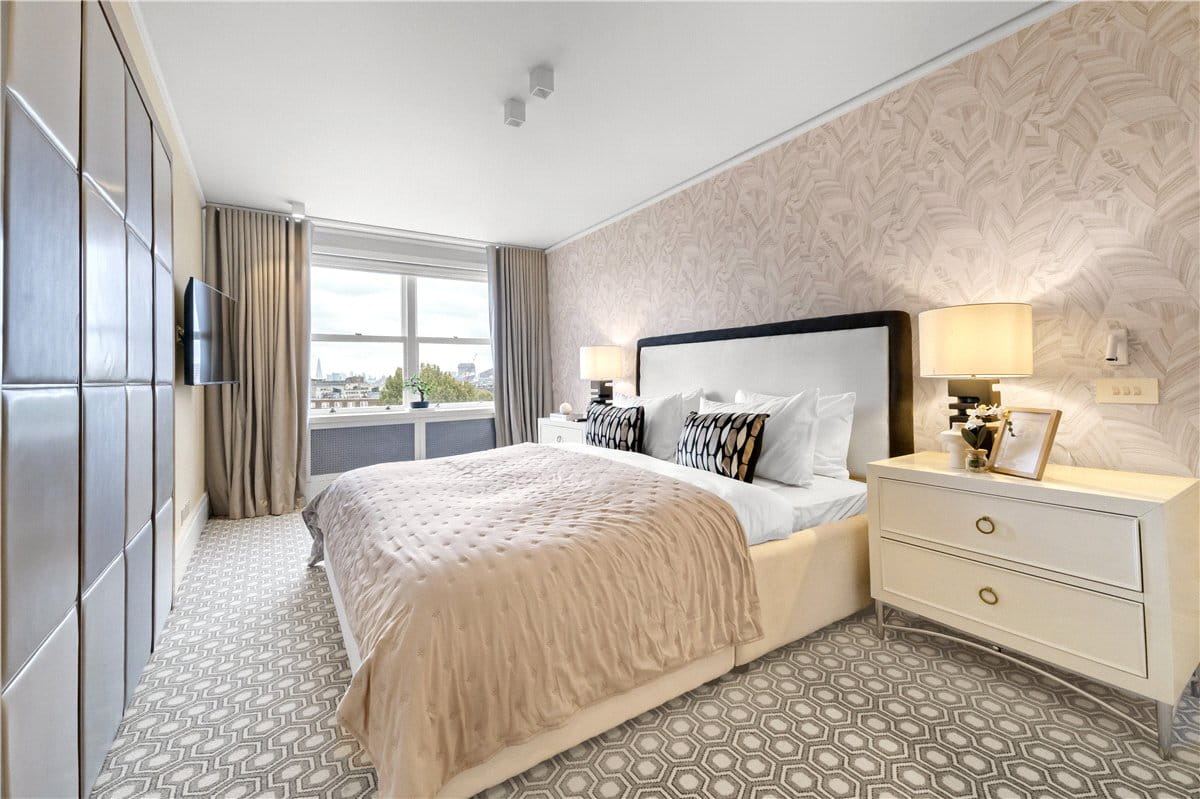 4 bedroom flat, Kingston House South, Ennismore Gardens SW7 - Available