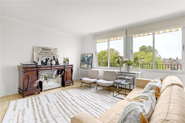 3 bedroom flat, Cadogan Square, Knightsbridge SW1X - Available