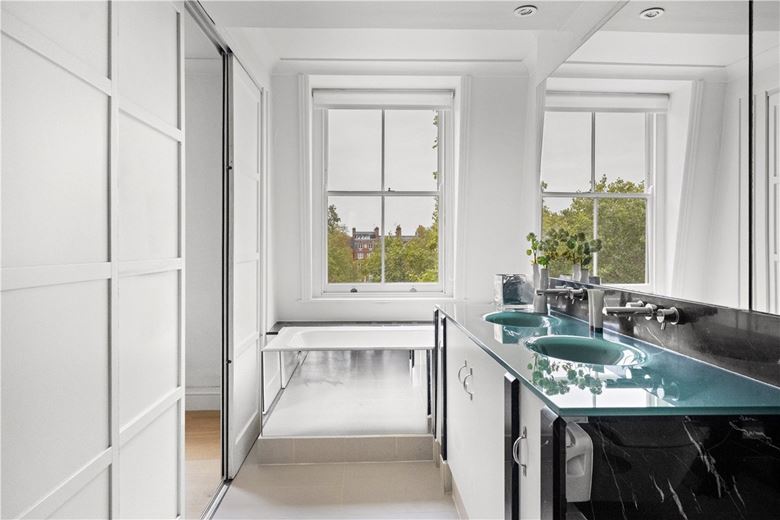 3 bedroom flat, Cadogan Square, Knightsbridge SW1X - Available