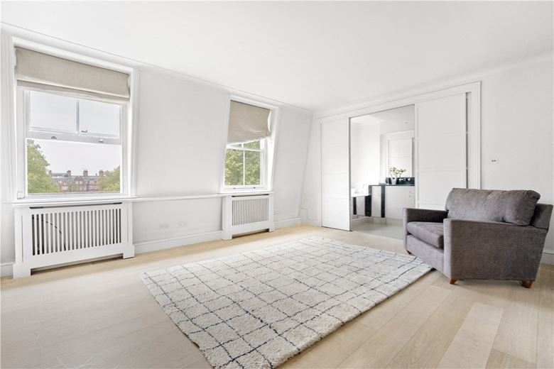 3 bedroom flat, Cadogan Square, Knightsbridge SW1X - Available