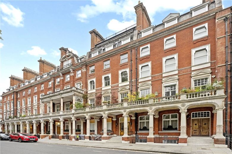 3 bedroom flat, Cadogan Square, Knightsbridge SW1X - Available